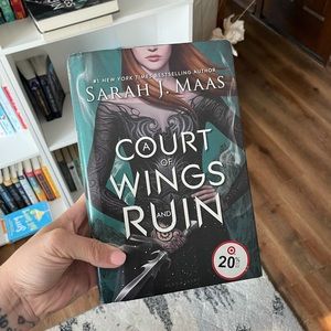 A Court Of Wings and Ruin - Hardback